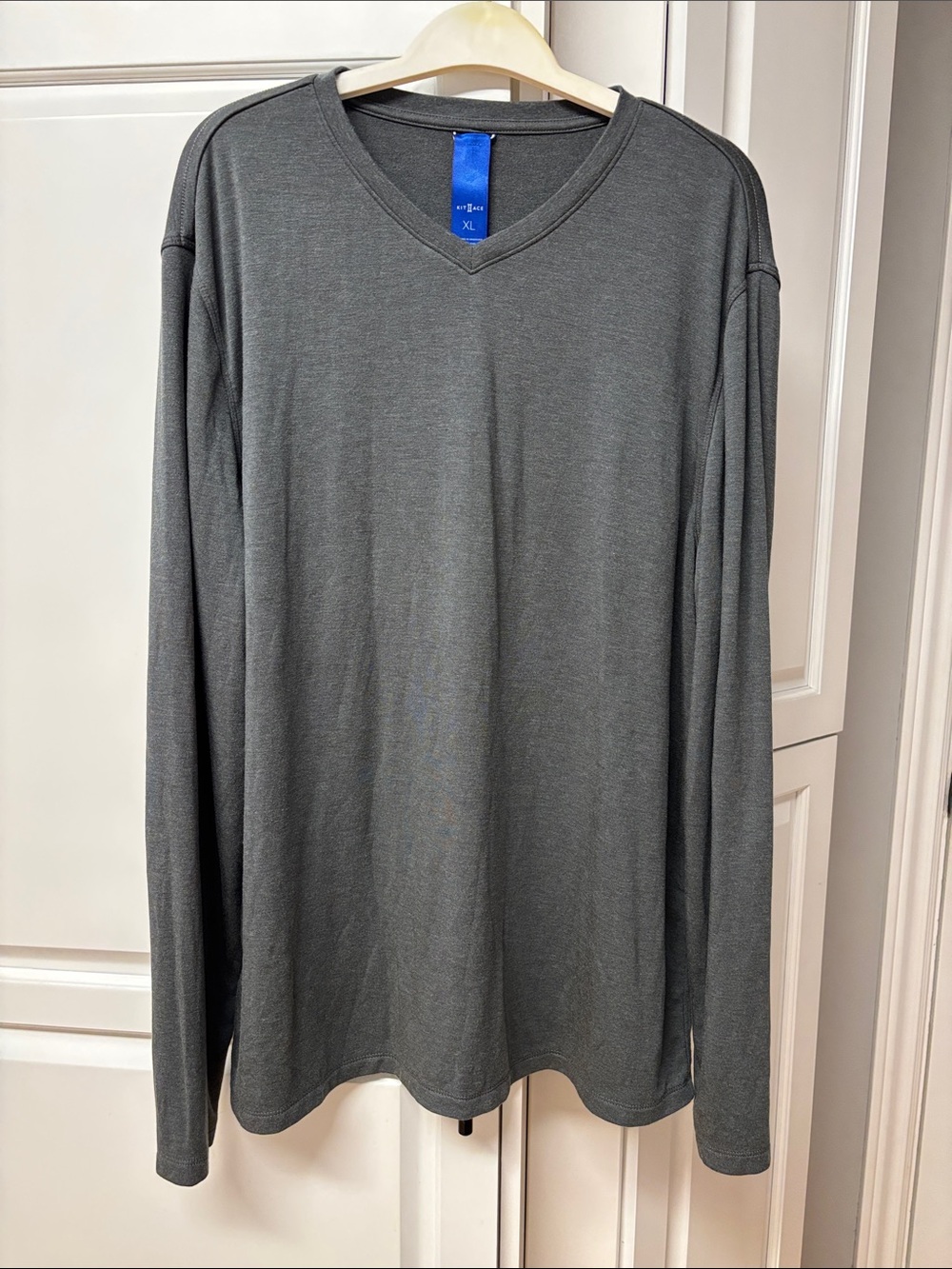 KIT AND ACE Brushed Long Sleeve V Neck Tee Shirt Wool/Modal Blend in Gray sz XL